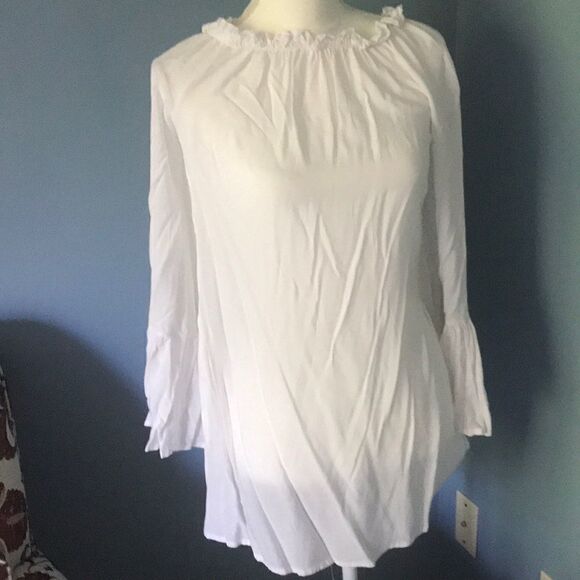 Flowing White Shirt with Beautiful Sleeves! - Picture 1 of 4